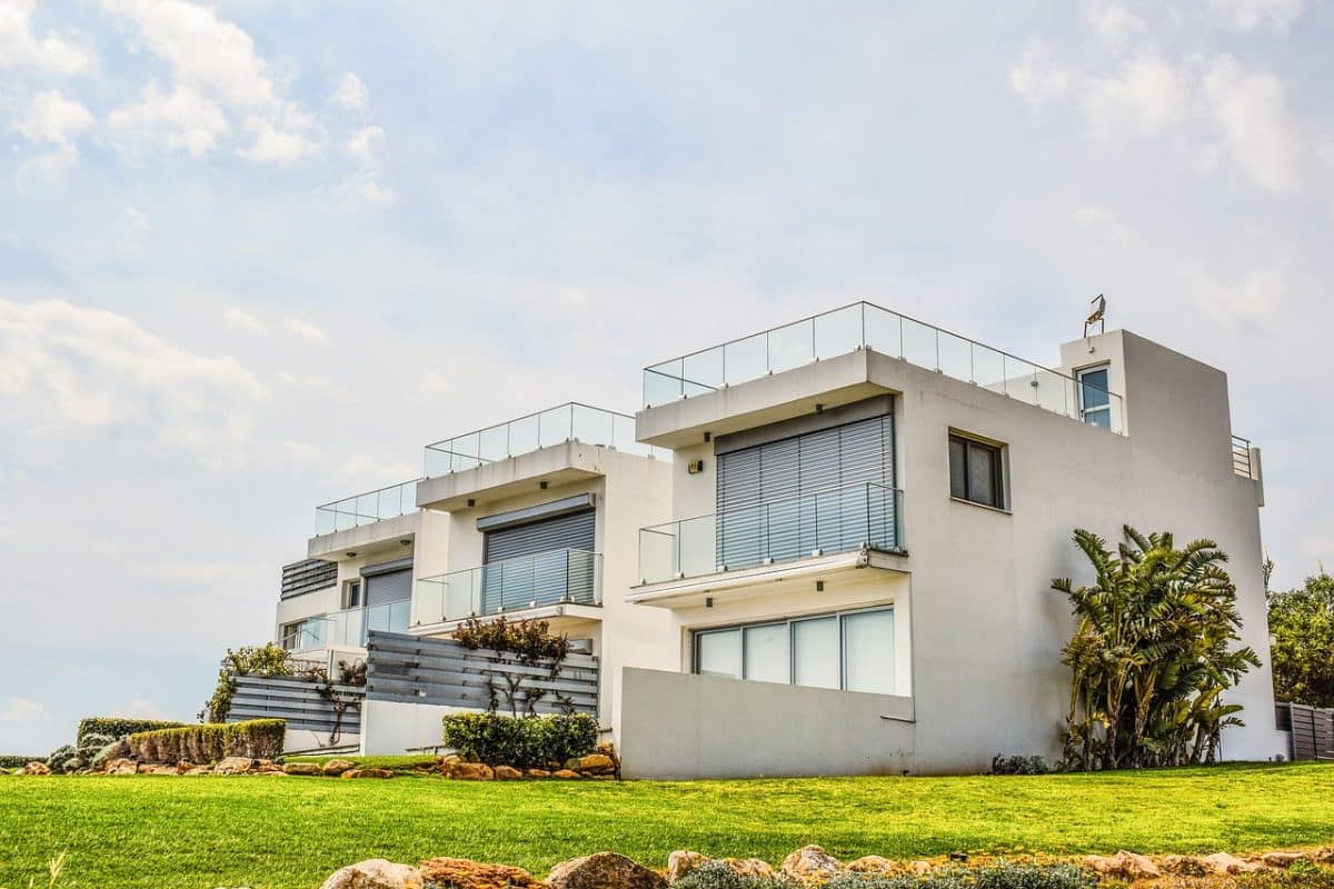 Les avantages et les inconvénients de posséder un bien immobilier