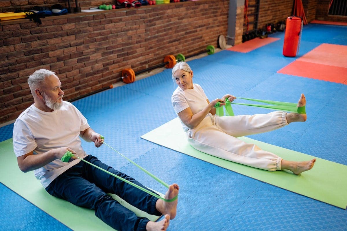 Promouvoir le bien-être des seniors grâce à l’activité physique régulière : stratégies pour initier et soutenir la pratique