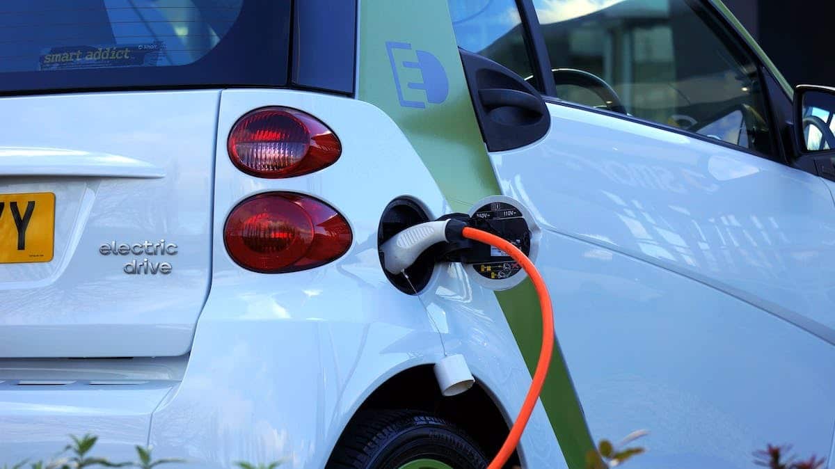 S’adapter à l’avenir : Passage fluide des constructeurs automobiles traditionnels vers les véhicules électriques