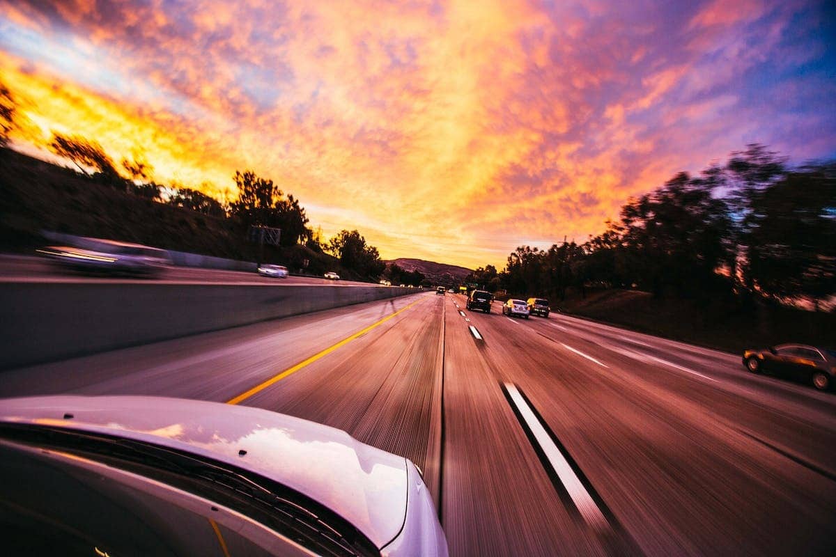 Innovations technologiques majeures prévues pour transformer l’industrie automobile